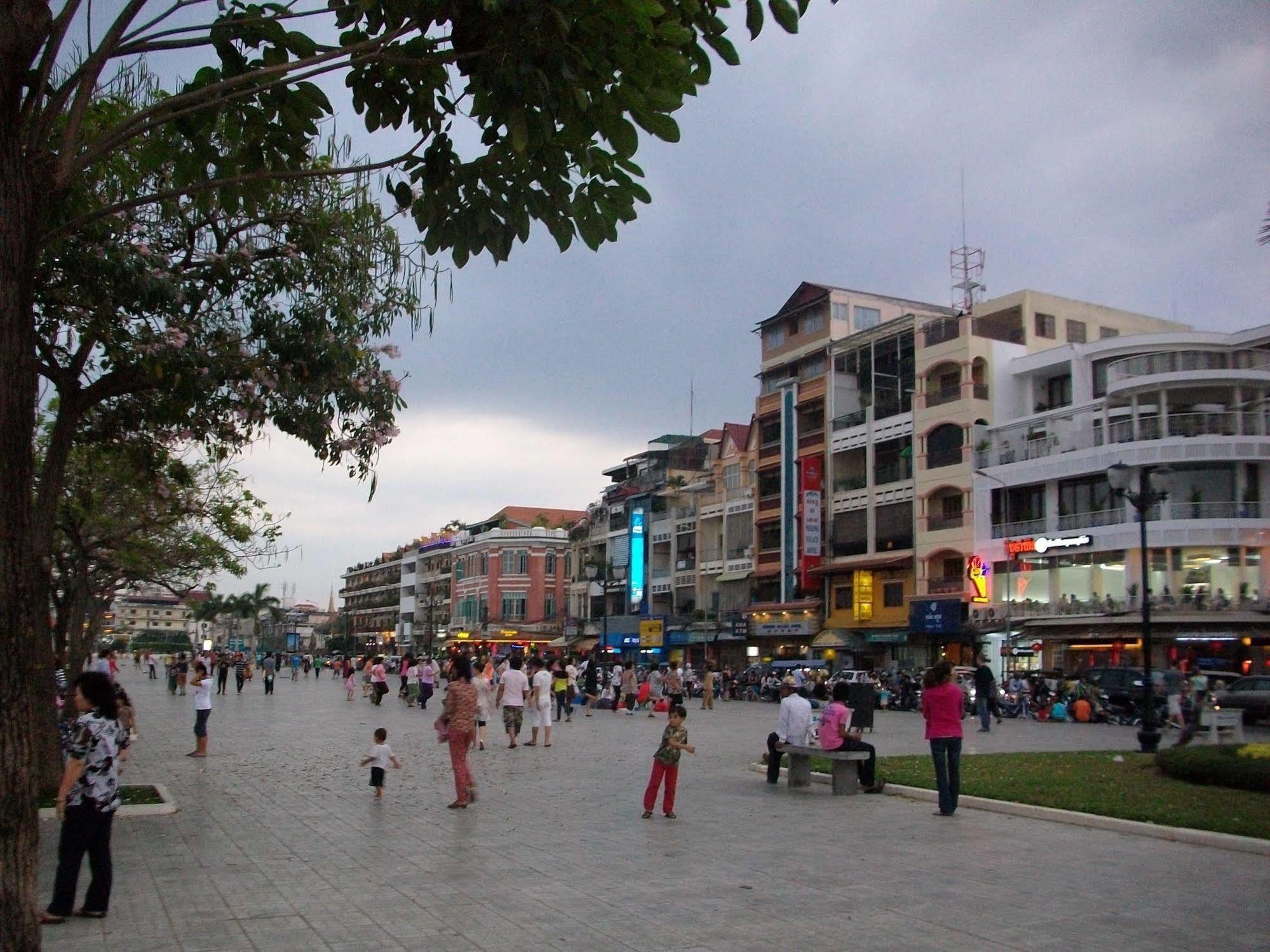 Riverside Backpackers Phnom Pen Exterior foto